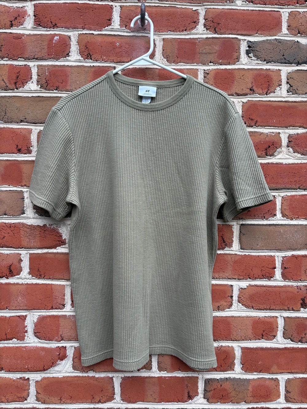 H&M Men's Short-Sleeve Waffle Knit Tee — Olive